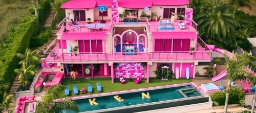 Хотите пожить в домике Барби?