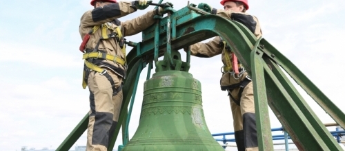 Знаменитый колокол Центрального телеграфа уехал на реставрацию Знаменитый колокол Центрального телеграфа уехал на реставрацию