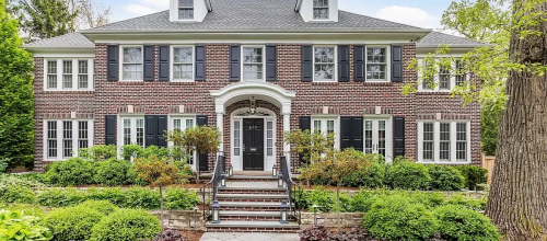 Дом из фильма «Один дома» продали за 467 миллионов Дом из фильма «Один дома» продали за 467 миллионов