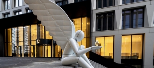 Скульптура «Ангел» обрела свое место на территории делового комплекса STONE Towers Скульптура «Ангел» обрела свое место на территории делового комплекса STONE Towers