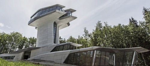 Особняк Владислава Доронина построенный по проекту Захи Хадид продали за 4,5 млрд рублей Особняк Владислава Доронина построенный по проекту Захи Хадид продали за 4,5 млрд рублей