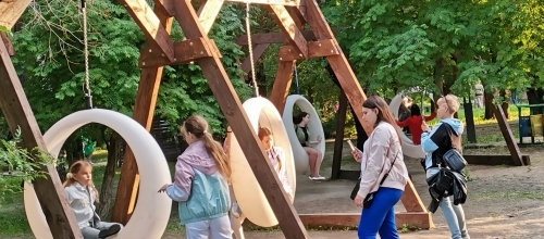 Качели в городе Качели в городе