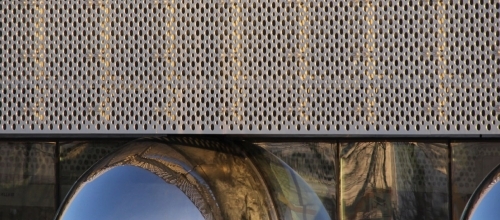 Гигантские елочные шары на станции «Марьина роща»